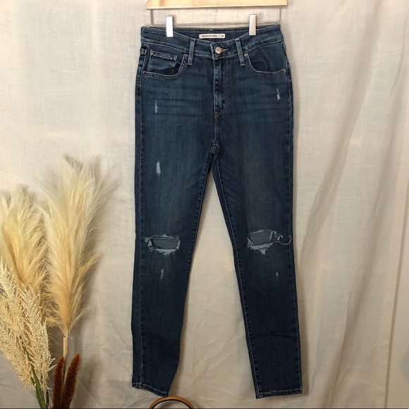 *SOLD* Levi’s 711 Highwaisted Skinny Jeans - Picture 3 of 8